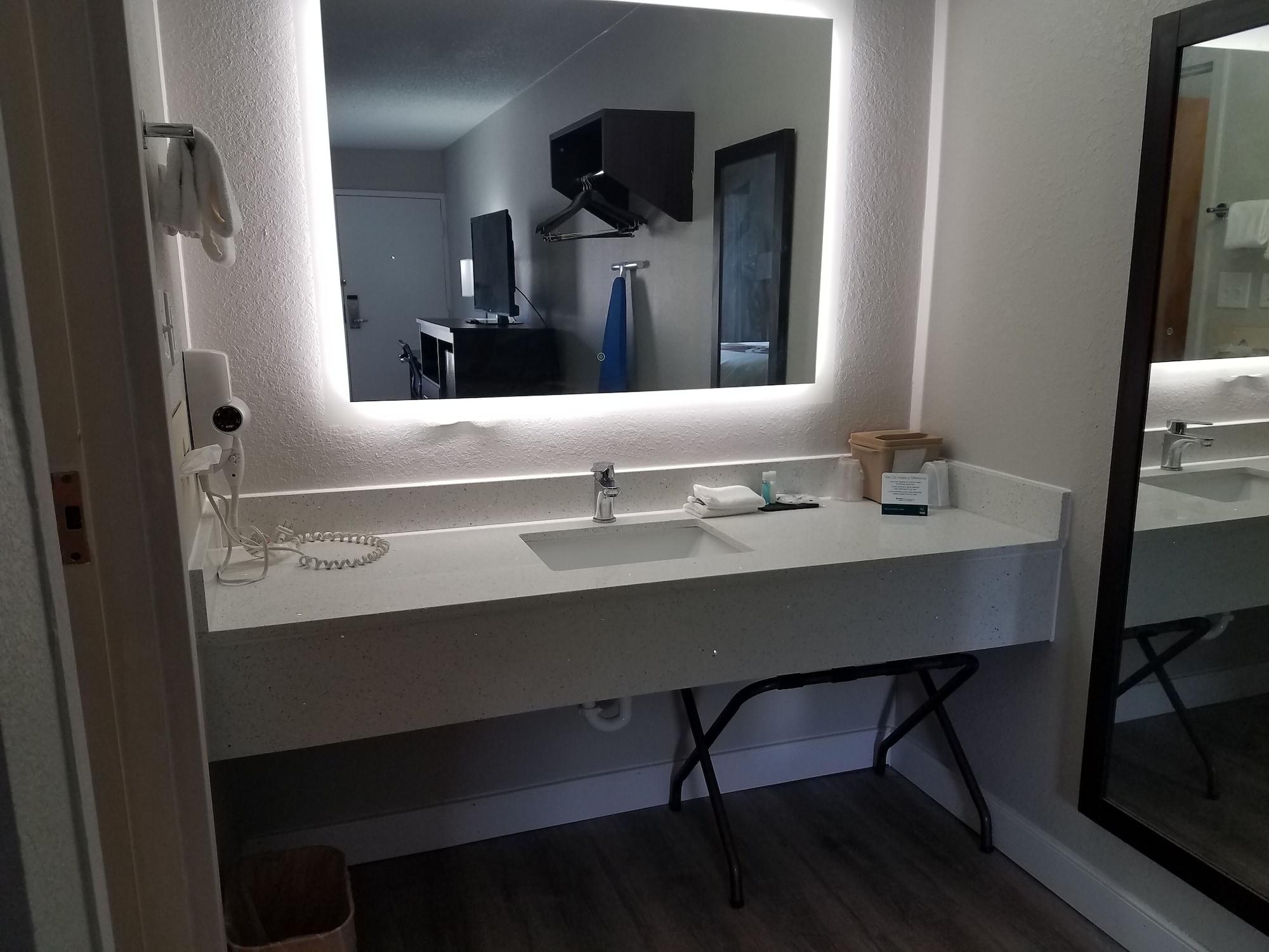 Quality Inn Emporia Eksteriør bilde