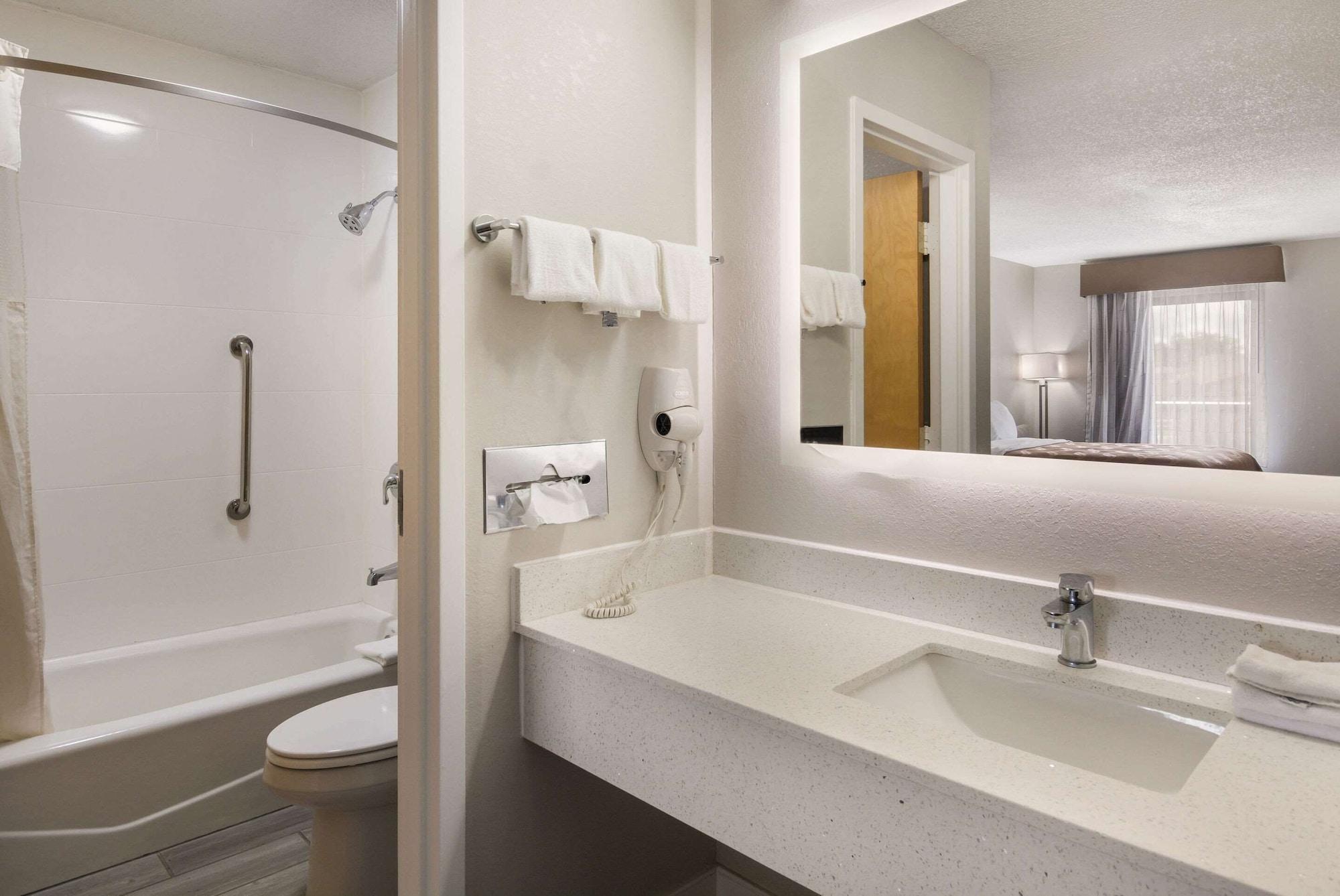 Quality Inn Emporia Eksteriør bilde