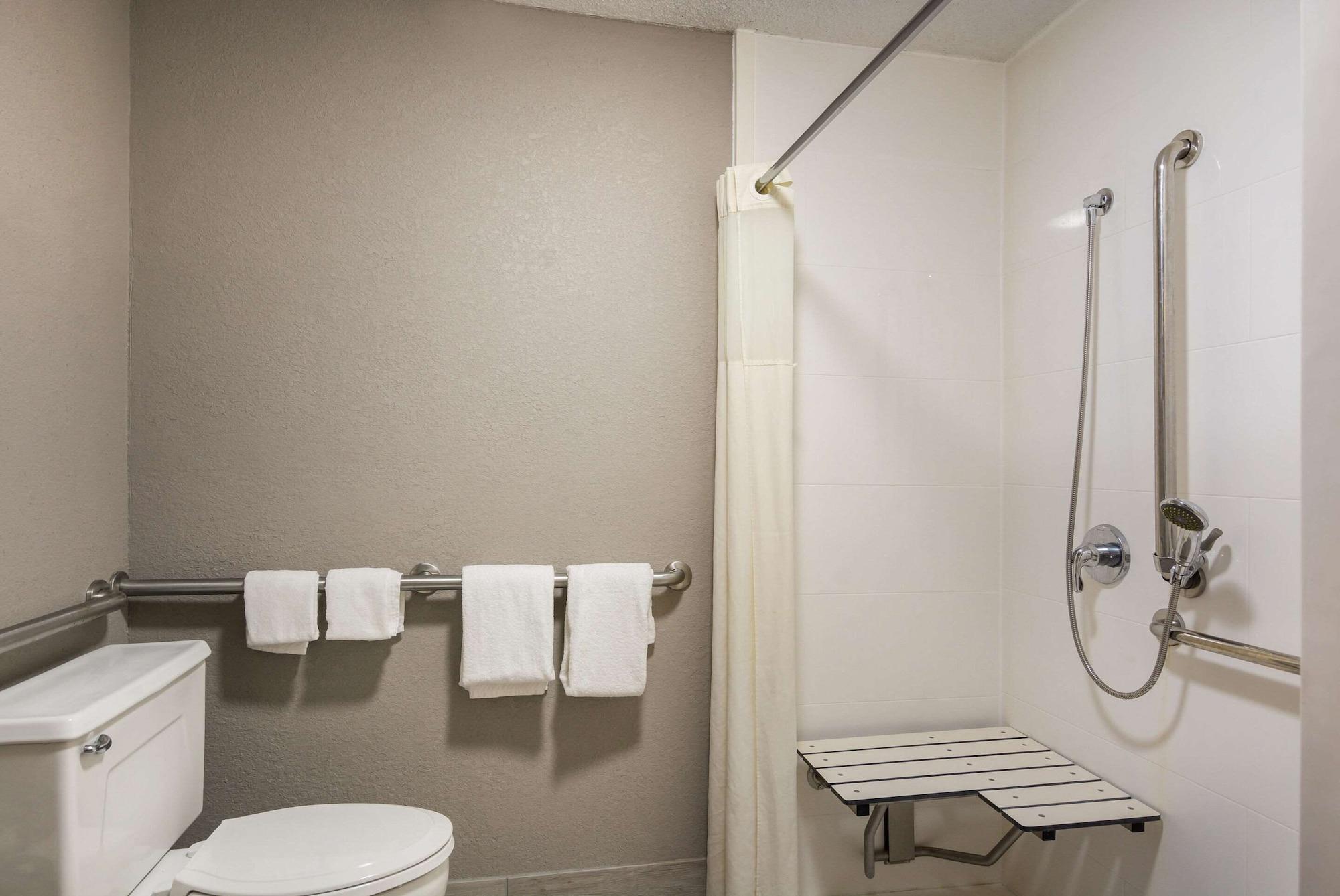 Quality Inn Emporia Eksteriør bilde