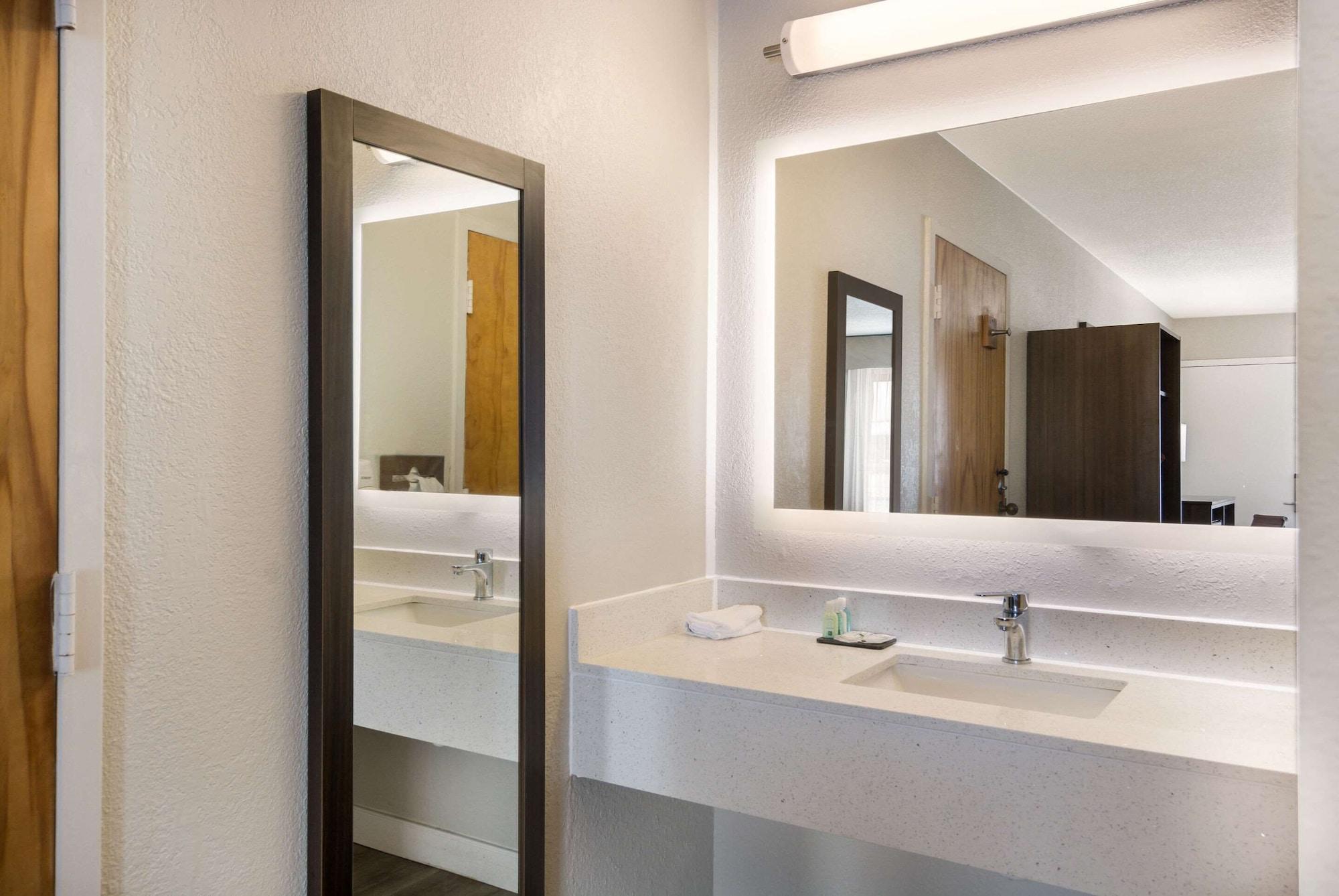 Quality Inn Emporia Eksteriør bilde